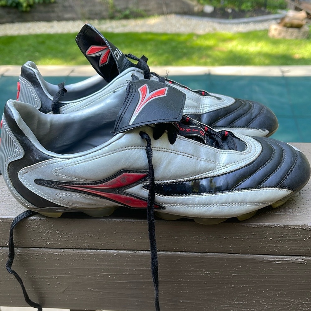 Men’s Diadora soccer cleats / football boots size 8